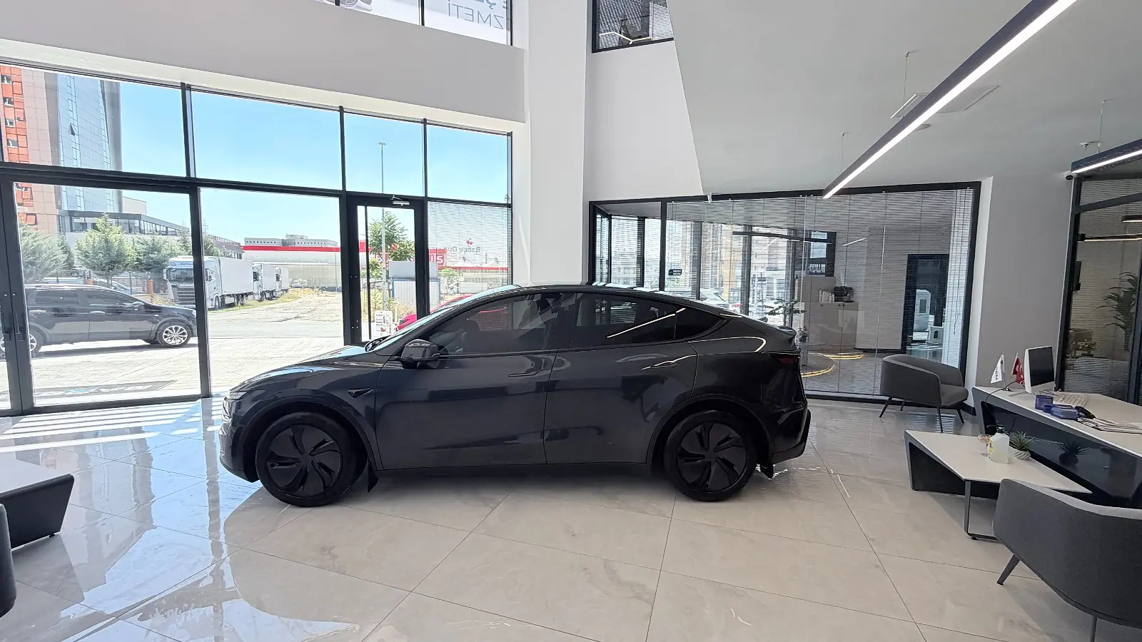 2025 Tesla Model Y Premium Juniper fotoğraf 3