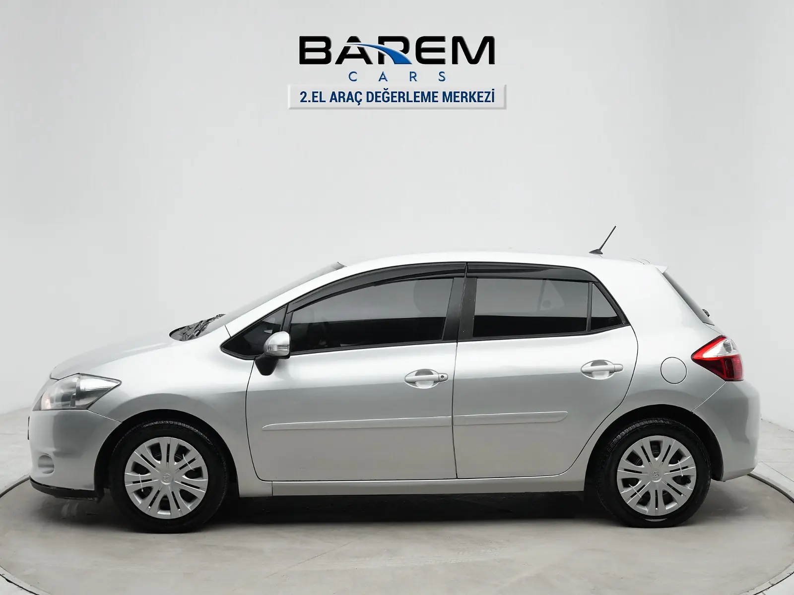 Barem Cars , Toyota Auris , Park Sensörü ,Klima , Elk Ayna fotoğraf 3