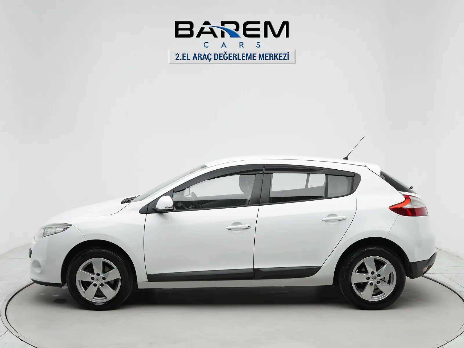 Barem Cars , Değişensiz , Park Sensörü , Tablet Ekran , Klima fotoğraf 3