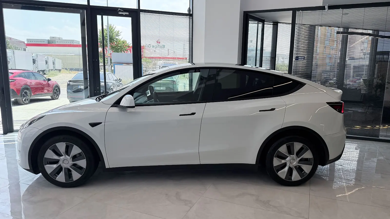 ANKARA Barem Cars - Boyasız , Dual Motor 514 Hp , Cam Tavan fotoğraf 4
