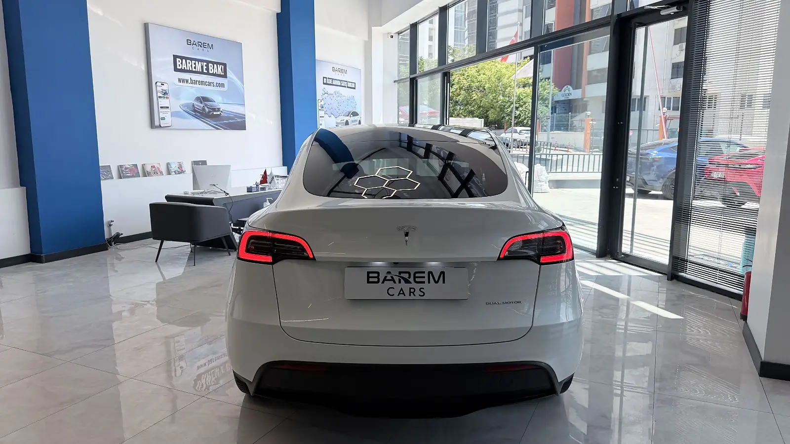 ANKARA Barem Cars - Boyasız , Dual Motor 514 Hp , Cam Tavan fotoğraf 5